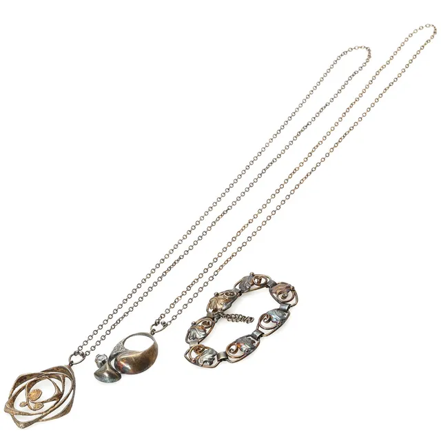 KARL LAINE. COLLIER samt ARMBAND, 3 delar, silver samt bergkristall, bland annat Karl Laine, Finland, 1900-talets andra hälft.