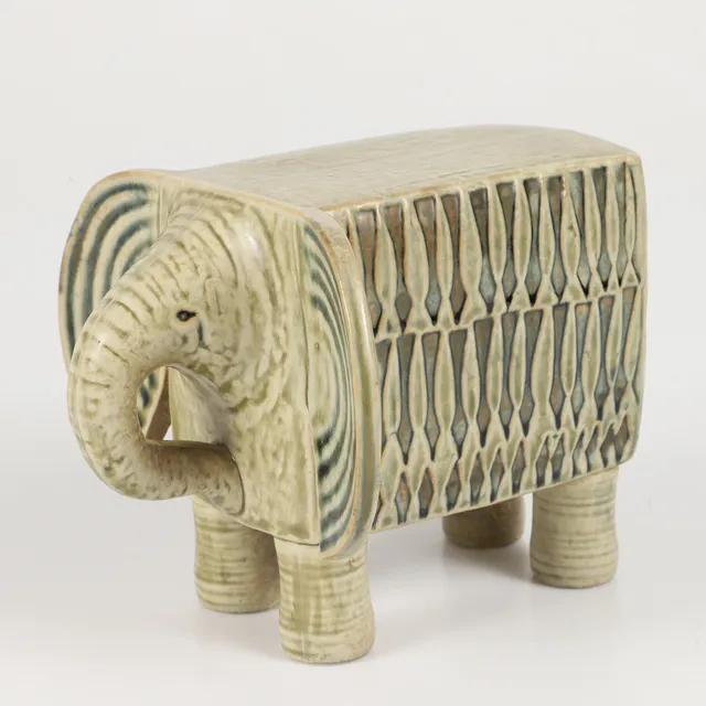 LISA LARSON. Figurin, "Elefant", ur serien Afrika, stengods, etikettmärkt, Gustavsberg. 1960-tal.