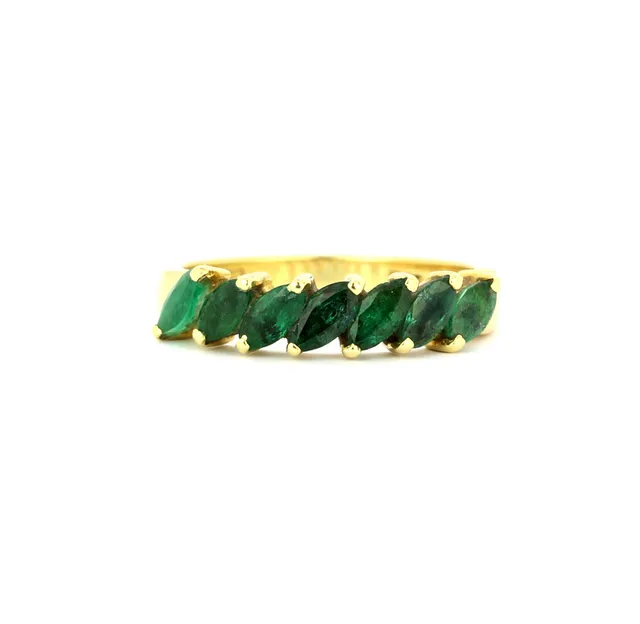 18CT MARQUISE CUT EMERALD RING.