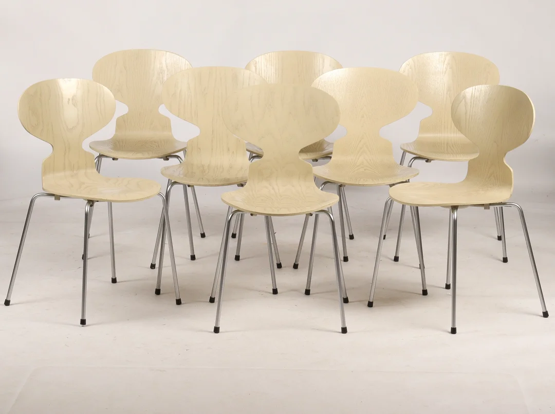 Arne Jacobsen. A set of eight chairs, 'The Ant' with shells in molded veneered sand (8) — Furniture/Chairs — Lauritz