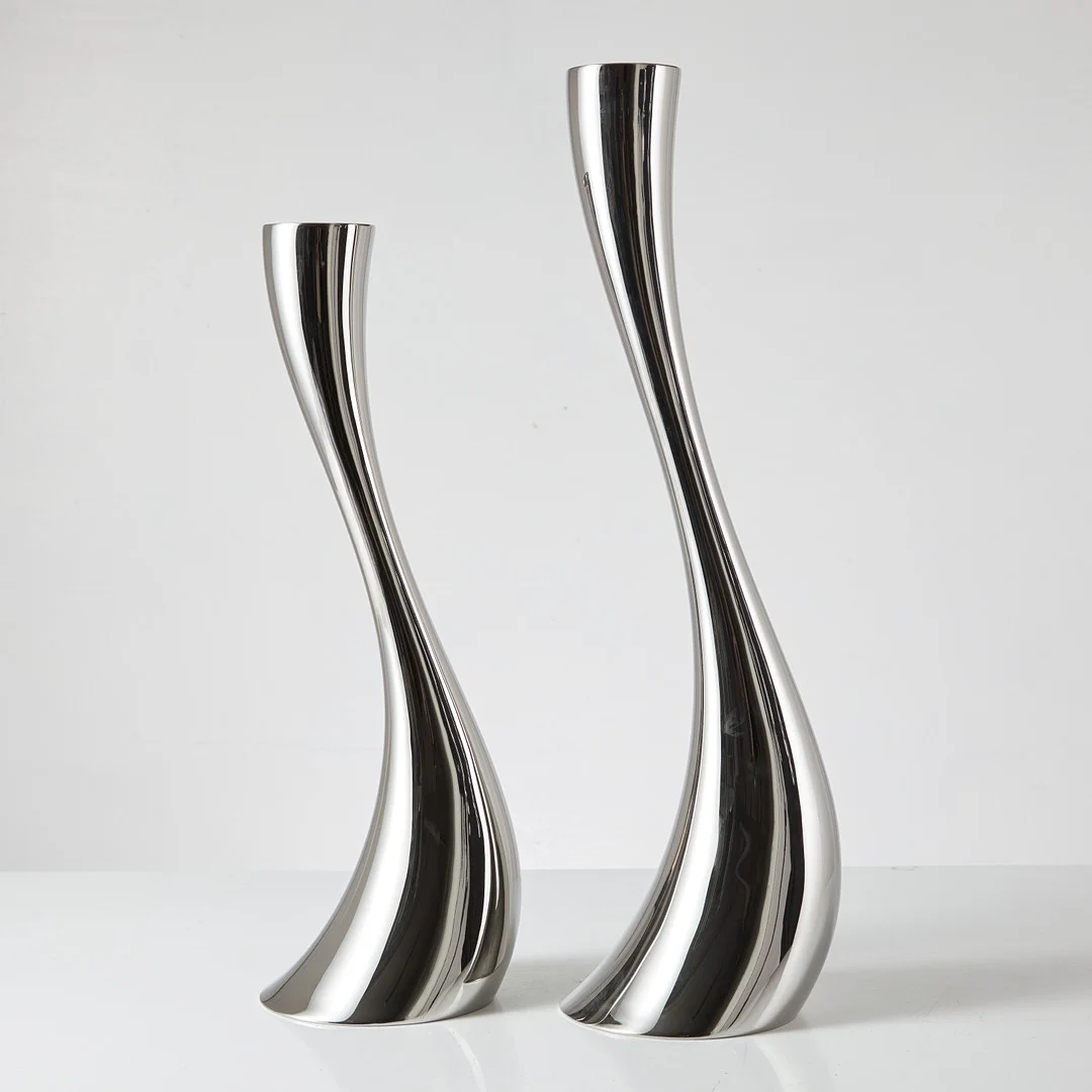 CONSTANTIN WORTMANN. Golvljusstakar, 1 par, "Cobra", ljushållare, design för Georg Jensen, i originalkartonger. — Candlesticks — Stockholms Auktionsverk Magasin 5