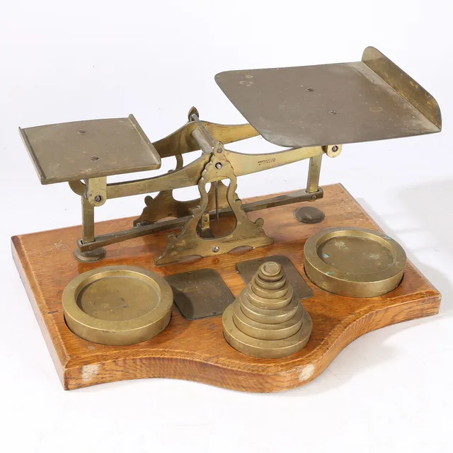 A LARGE PAIR OF POSTAGE SCALES.