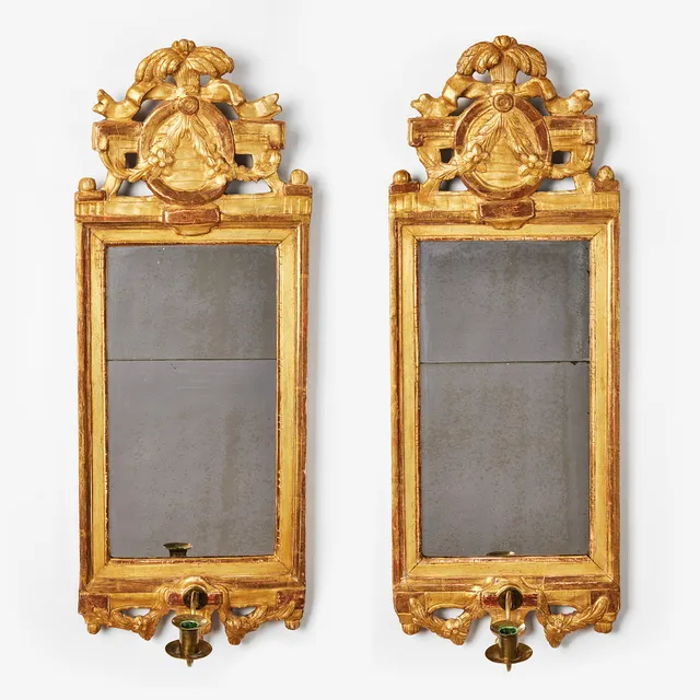 JOHAN ÅKERBLAD (spegelfabrikör i Stockholm 1758-1799), ett par spegellampetter, gustavianska stockholmsarbeten, signerade IÅ under krona samt Stockholms hallstämpel med otydligt årtal 178*.