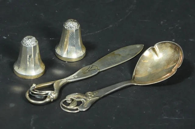 Georg Jensen. Salt- og peberbøssesæt nr. 423, GJ brevåbner nr. 122 m.m., sterlingsølv / sølv (34)