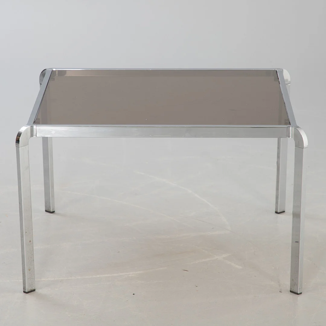 Couchtisch, Chrom und Rauchglas, 1970er Jahre. — Coffee Tables — Stockholms Auktionsverk Hamburg
