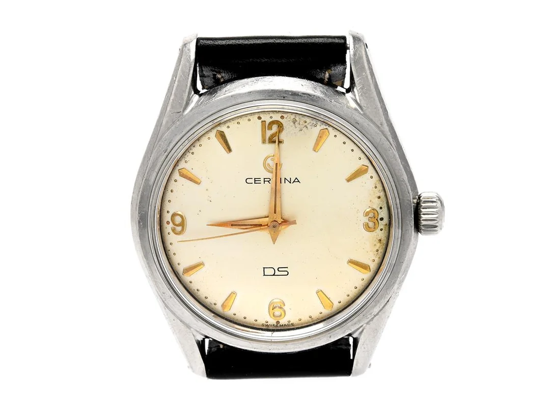 CERTINA, DS (Swiss Made), Cal 25-36, Serie nr. bortpolerat, Boett nr. 5101.013 (HF), herrur, 36 mm, stål (Staybrite), manuell, plexiglas, skadad urtavla, läderband, ca 1965. — Klockor/Certina — Kaplans