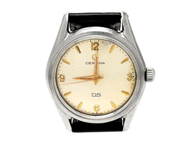 CERTINA, DS (Swiss Made), Cal 25-36, Serie nr. bortpolerat, Boett nr. 5101.013 (HF), herrur, 36 mm, stål (Staybrite), manuell, plexiglas, skadad urtavla, läderband, ca 1965.