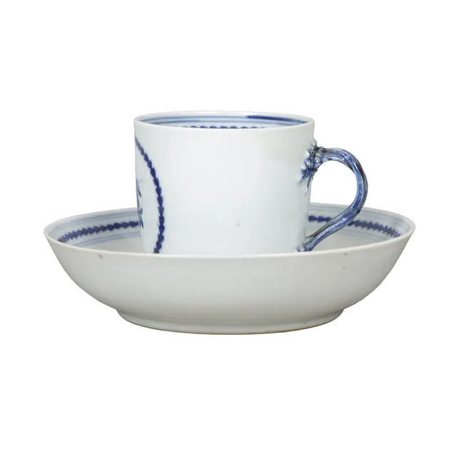 AN 18TH CENTURY ENGLISH PORCELAIN BLUE AND WHITE CUP AND SAUCER (2).