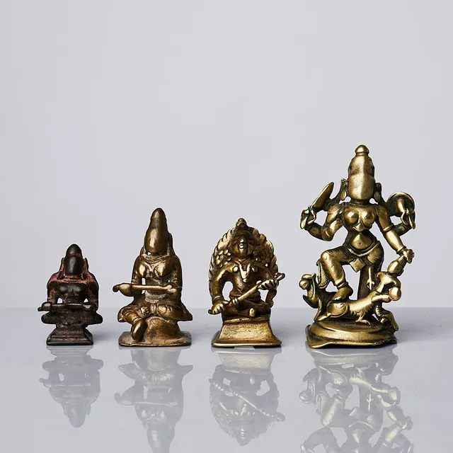 DURGA, 4 st, dräper demon samt 3 mindre figurer, Indien, 1700/1800-tal, brons.