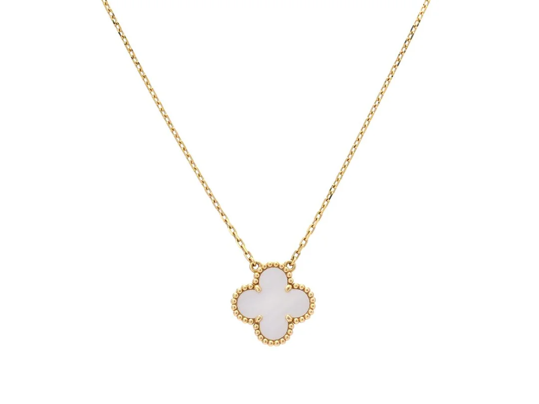 VAN CLEEF & ARPELS, collier, Vintage Alhambra, 18K guld, pärlemor, ref. nr. JB391353, längd 37,5-42 cm, vikt 4,9 g, originaletui. — Smycken/Collier — Kaplans