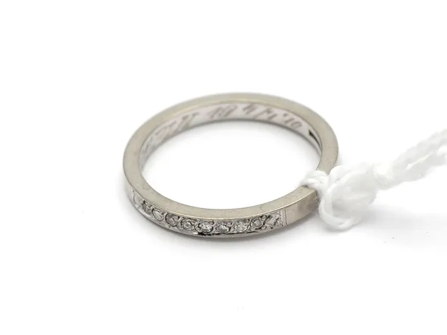 Ring vitguld med diamanter 8xca0,01ct graverad/skadad 18K Ø16 1/3 3g