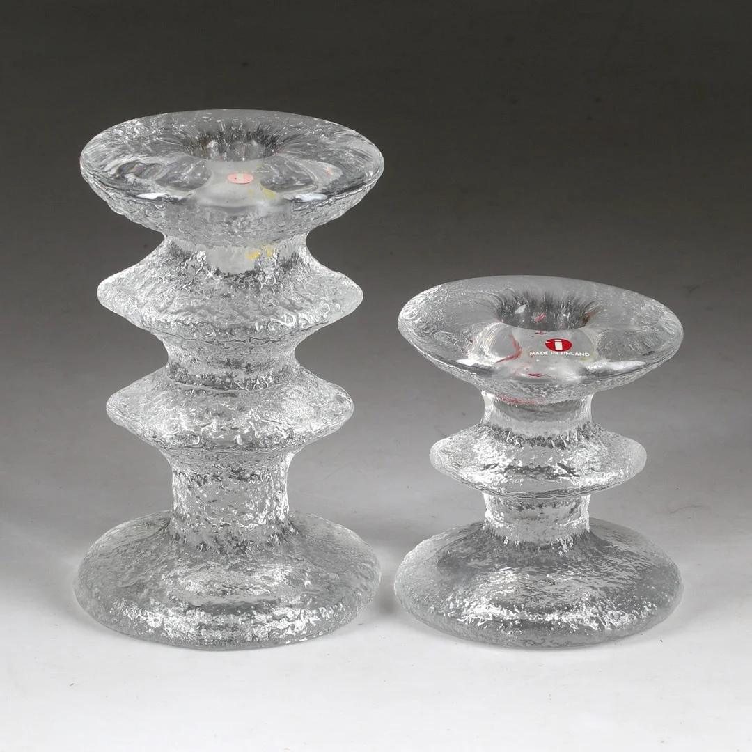 TIMO SARPANEVA. Ljusstakar, 2 st, glas, "Festivo", Iittala, Finland. — Candlesticks — Stadsauktion Sundsvall