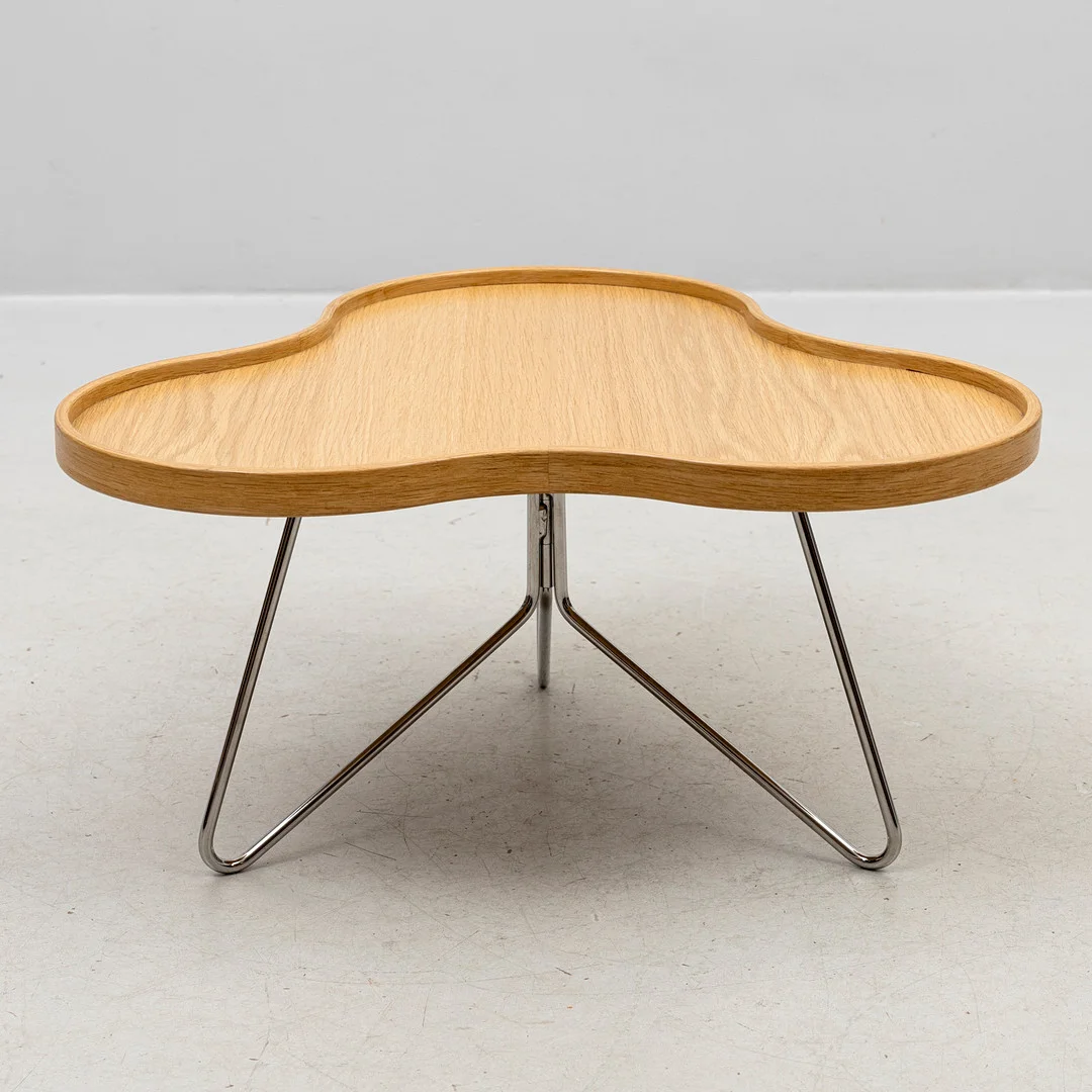 CHRISTINE SCHWARZER. Soffbord, "Flower", ek och metall, etikettmärkt, Swedese, 2022. — Tables — Auktionshuset Kolonn