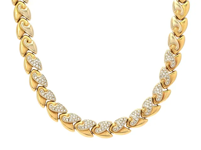 COLLIER, 18K guld, 156 briljanter ca 3,00 ctv, ca TW-W(G-H)/VS-SI, längd 44,5 cm, vikt 70,0 g, ett fåtal diamanter har nagg och öppna inneslutningar som når ytan.