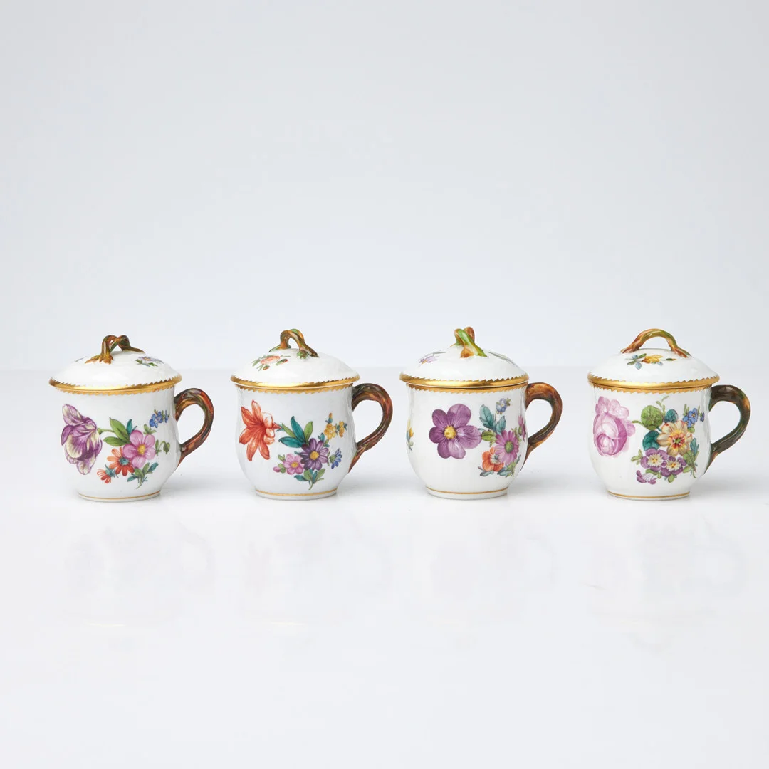 ROYAL COPENHAGEN. "Sachsisk blomst", cremekoppar, 4 st, porslin, Danmark. — European — Stockholms Auktionsverk Sickla