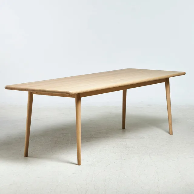 JONAS LINDVALL, ''Miss Holly'', matbord, för Stolab, massiv ek, ljus mattlack.