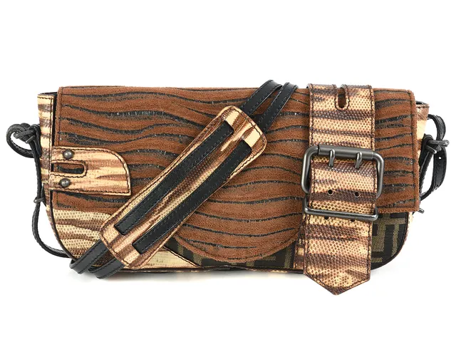 VÄSKA, FENDI, tyg med monogram, präglat läder, 27x14x6cm.