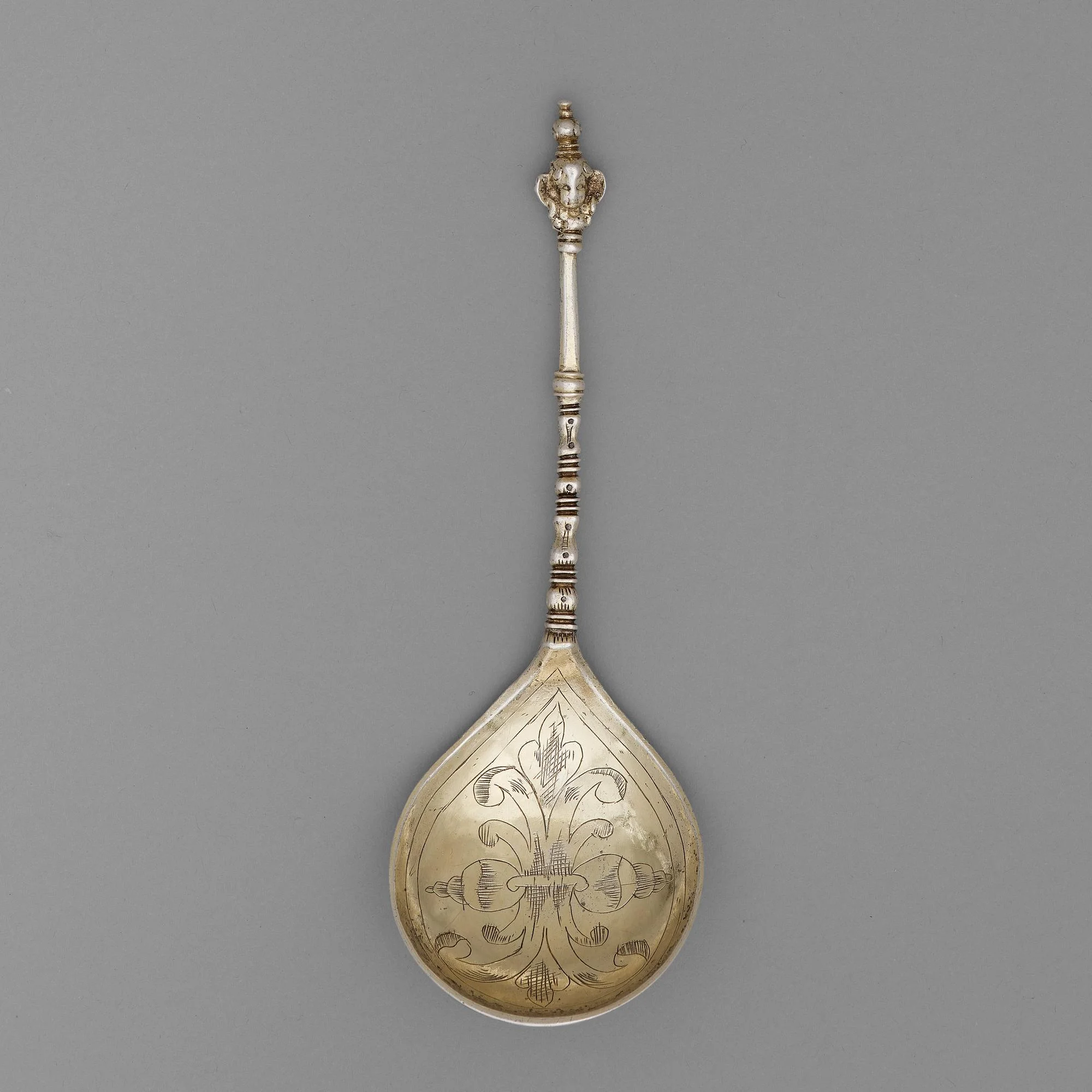 Johan Johansson, sked med dubbel kerubknopp, silver, Västerås (verksam 1605-1654), renässans. — Bukowskis