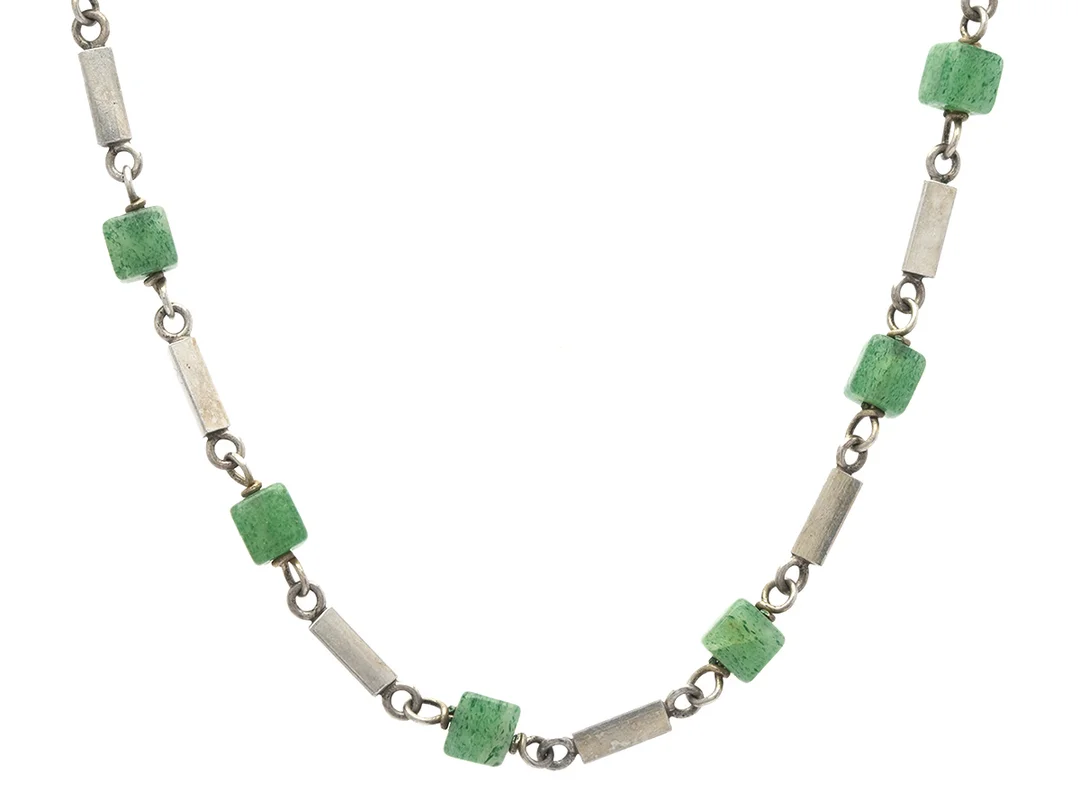 COLLIER, silver, grön kvarts, Enköping 1964, längd 39 cm, vikt 21,9 g. — Smycken/Collier — Kaplans