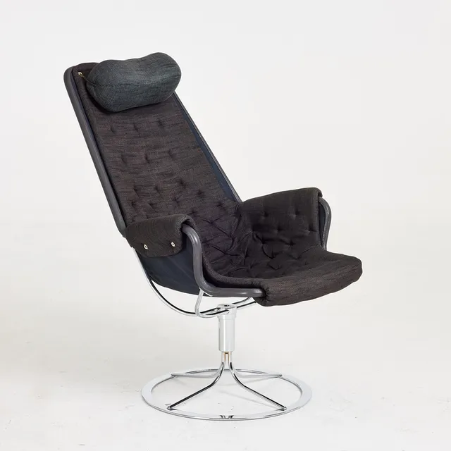 BRUNO MATHSSON. Fåtölj, "Jetson", Dux, canvas, svart textil samt läder, kromad stålunderrede, snurrbar, etikettmärkt.