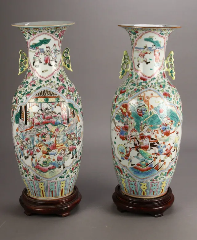 Pair of Chinese vases (2)