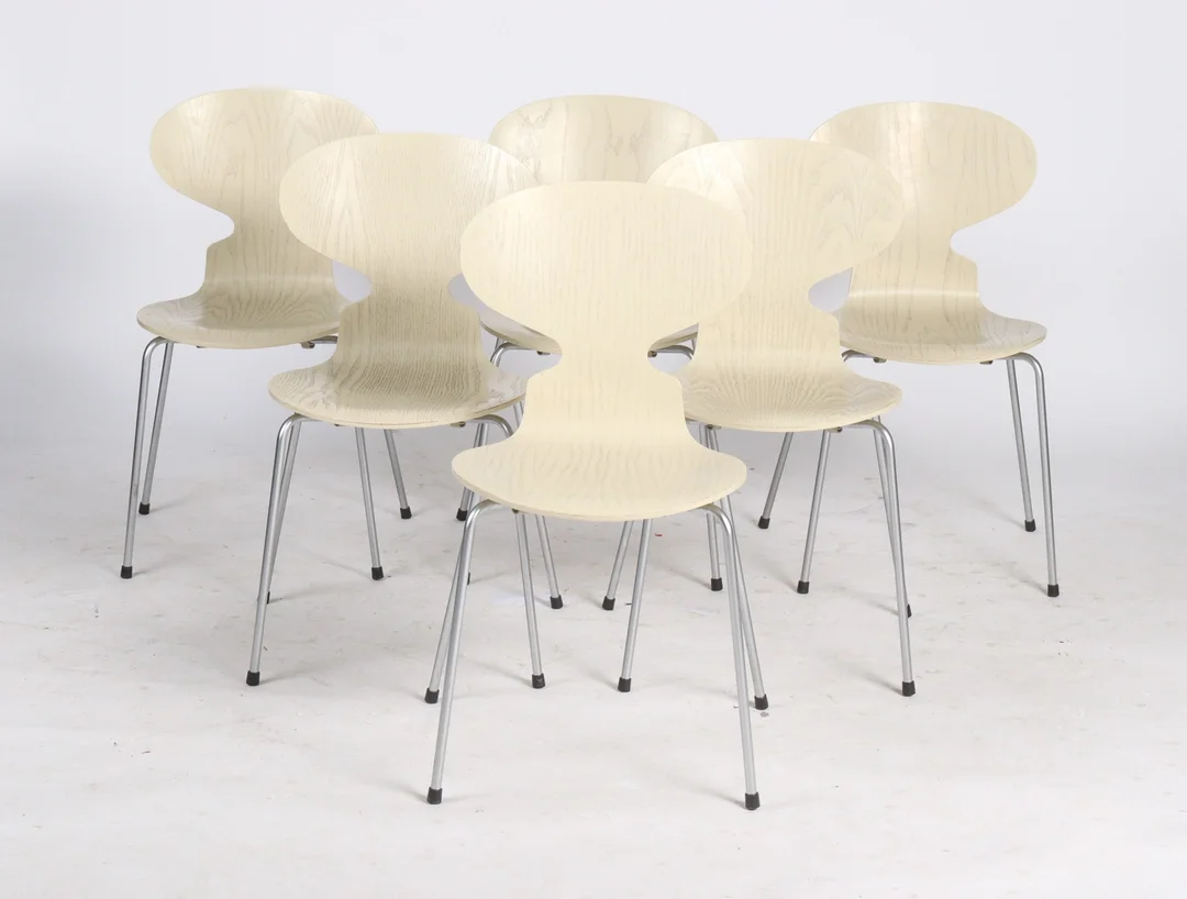 Arne Jacobsen. A set of six chairs, 'The Ant' with shells in moulded veneered sand (6) — Furniture/Chairs — Lauritz