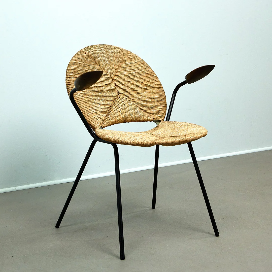 WALTER PAPST. Mauser-Werke Waldeck, Stuhl / Armlehnstuhl / Lounge Chair, Seegrasgeflecht, Eisen, Kiefer, 1950er Jahre, Deutschland. — Armchairs & Chairs — Rheinveld Auktionen