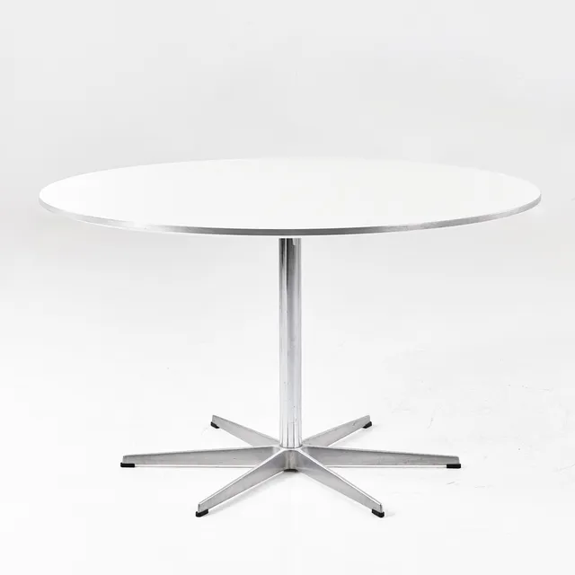 ARNE JACOBSEN. Matbord, Fritz Hansen, Danmark.