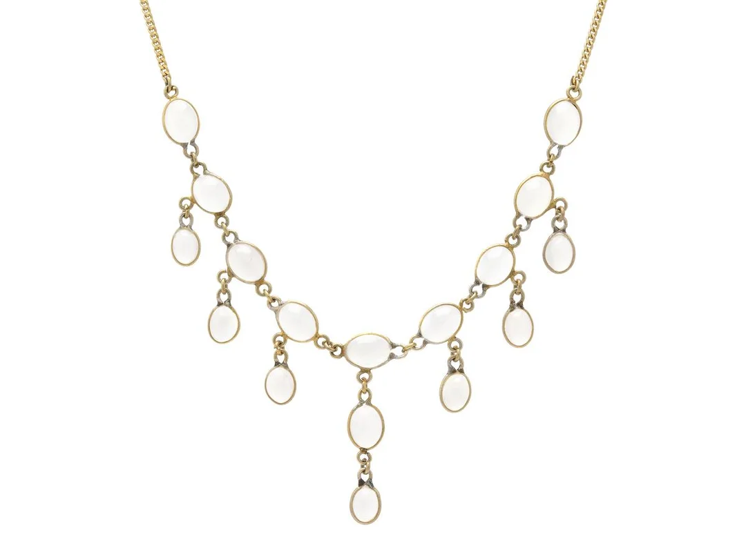 COLLIER, förgyllt silver, 17 cabochonslipade månstenar, längd 45 cm, vikt 9,0 g, limmrester på flera stenar. — Smycken/Collier — Kaplans