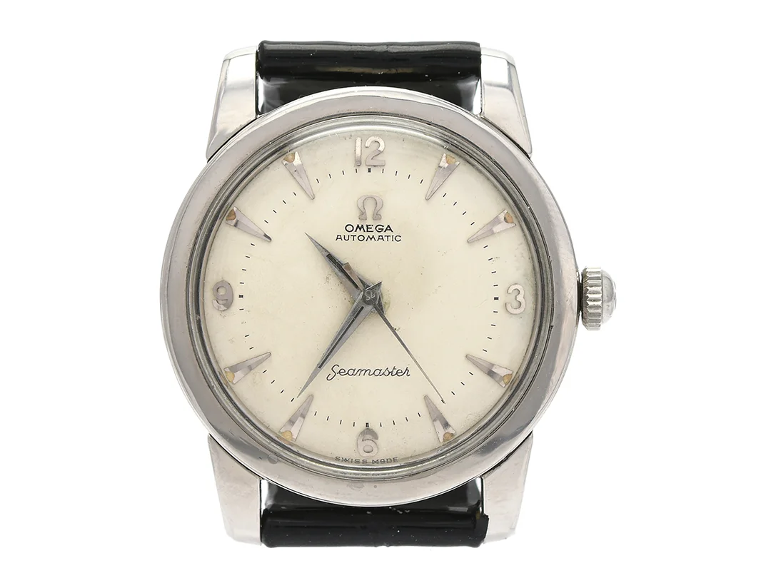 OMEGA, Seamaster, Cal 354, Serie nr. 13626102, Ref nr. CK 2577, Boett nr. C 2577-8, herrur, 34 mm, stål (Staybrite), hammarautomat, plexiglas, skadad urtavla, läderband, ca 1953. — Klockor/Omega — Kaplans