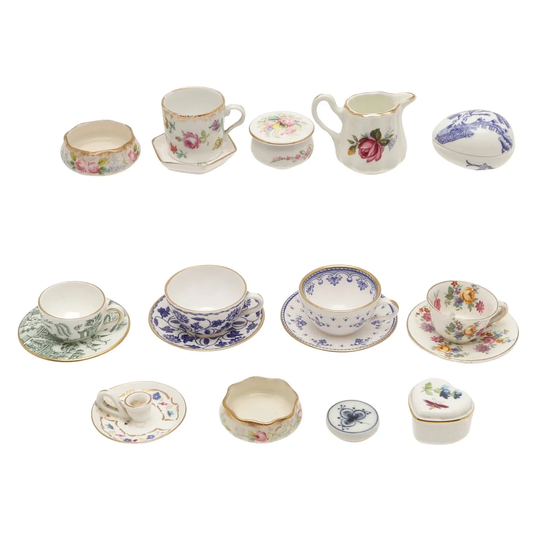 A COLLECTION OF MINIATURE TEA WARES TO INCLUDE COALPORT AND SPODE. — European — Lawrences Auctioneers