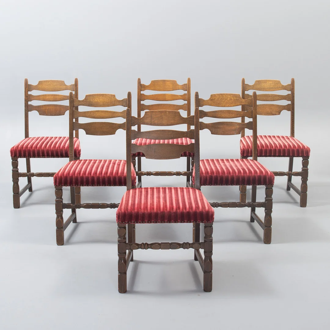 Sæt af seks stole med stel af massivt mørkbejdset eg, Danmark, 1960/70'erne. — Armchairs & Chairs — Sørensen Auktioner