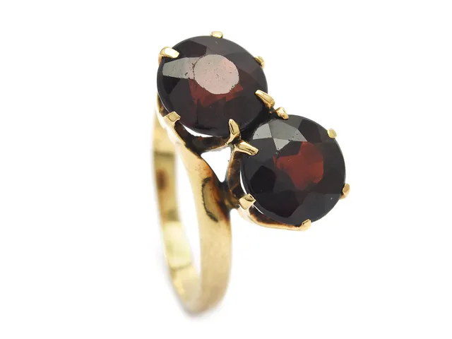 SYSKONRING, 14K guld, granater ca 3,00 ctv, stl 16,25 mm, vikt 3,6 g