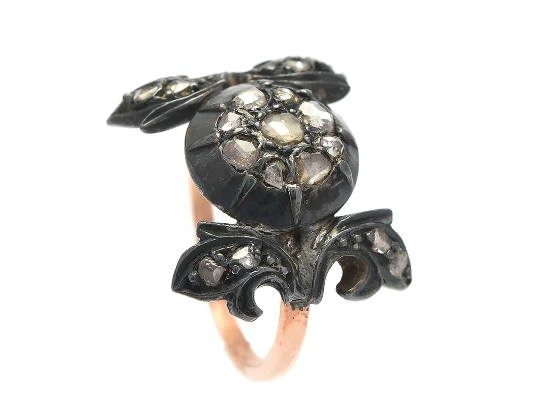 RING, 14K guld/silver, 17 rosenslipade diamanter, 2 skadade, 2 med nagg, stl 16,25 mm, vikt 4,8 g. — Smycken/Ring — Kaplans