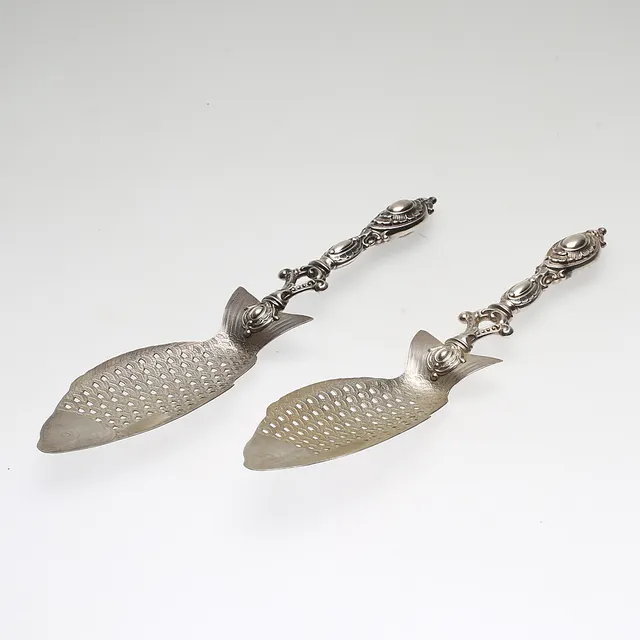 FISKKNIVAR, 2 st, nysilver, GAB, 1900-talets första hälft.