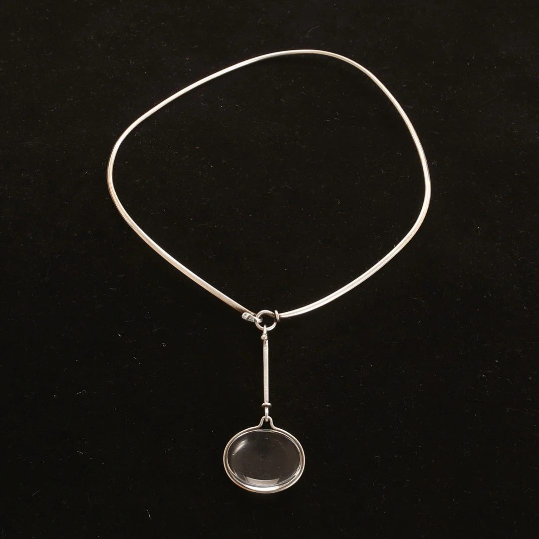 VIVIANNA TORUN BÜLOW-HÜBE. Collier med hänge, sterlingsilver, för Georg Jensen Danmark. — Necklace — RA Auktionsverket Norrköping