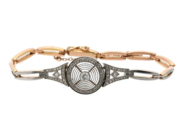 ARMBAND, 18K guld/vitguld/platina, gammalslipad diamant ca 0,18 ct, ca TCr/P, rosenslipade diamanter, lämgd 17,3 cm, vikt 16,1 g, säkerhetskedja.