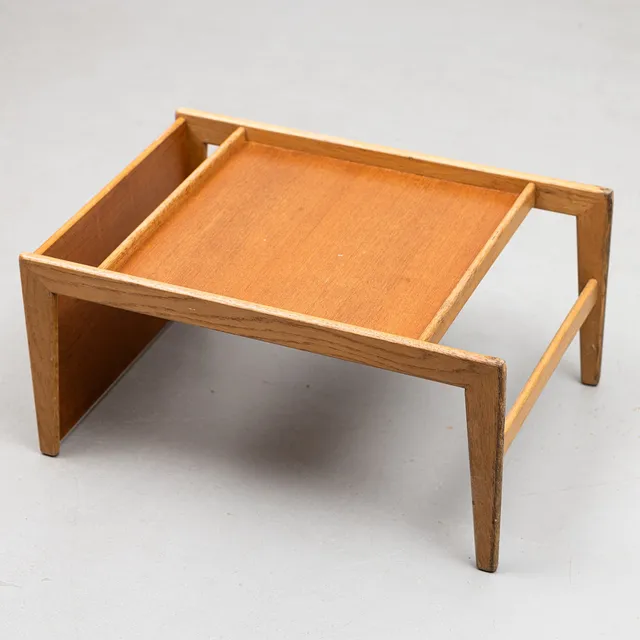 YNGVAR SANDSTRÖM. Bord / frukostbricka, Triva-serien, ek, teak, Nordiska Kompaniet, brickmärkt.