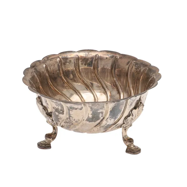 A LATE VICTORIAN SILVER SUGAR BOWL.