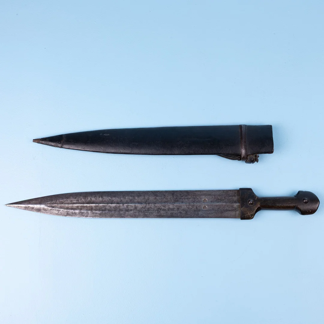 DOLK, Qama, Kaukasien, 1800-tal. — Edged weapons — Kurage Auktion