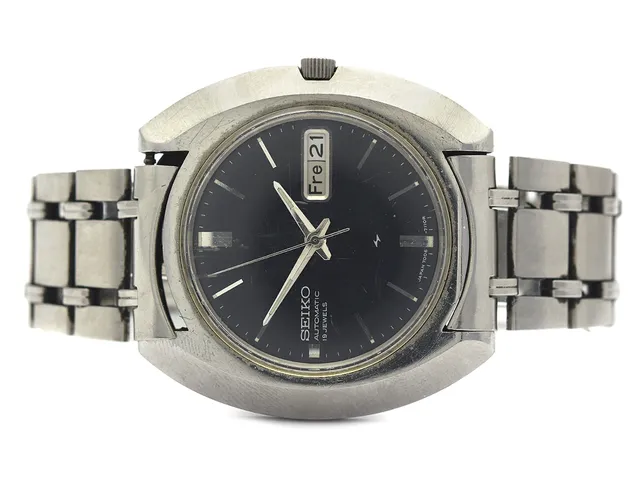 SEIKO, herrur, 40 mm, Cal 7006, Serie nr. 391007, Boett nr. 7006-7020, stål, automatisk, plexiglas, dag (svenska), datum, skadad urtavla, defekt, originallänk, ca 1973.