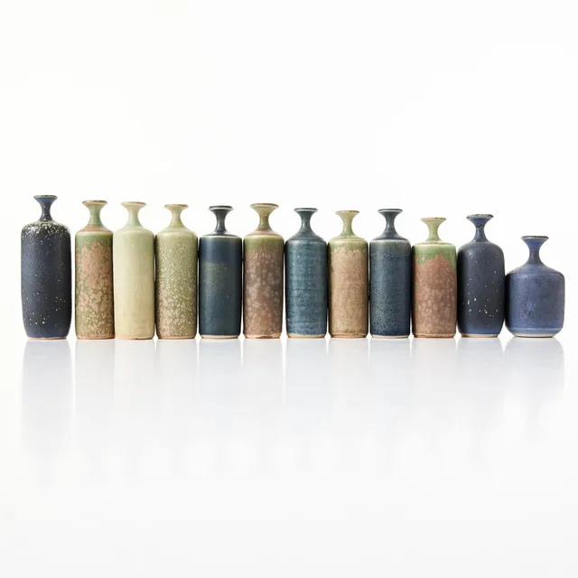 ROLF PALM. Miniatyrvaser, 12 stycken, egen studio, Mölle, glaserat stengods, 1900-talets andra hälft, signerade Palm Mölle.