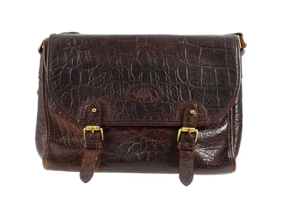VÄSKA, MULBERRY, vintage, brunt präglat läder, nile, mässingfärgade beslag, 28x20x10 cm, dustbag, slitage på hörnen, — Accessoarer/Väskor — Kaplans