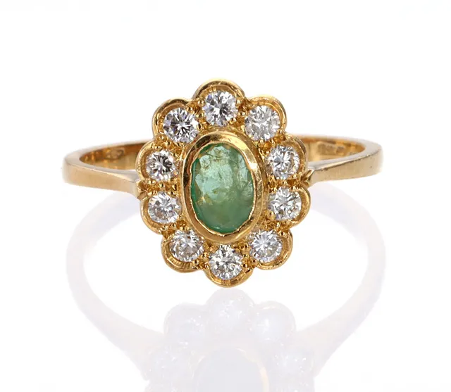 Emerald and diamond rose ring of 18 kt. gold
