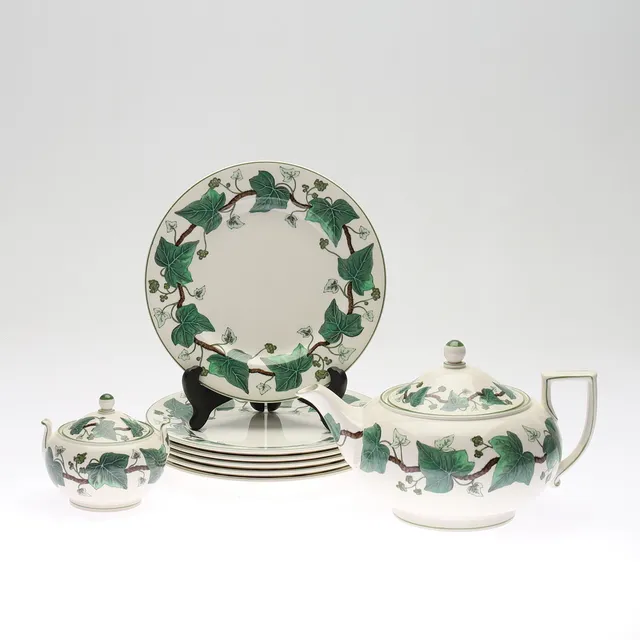 SERVISDELAR, 8 st, porslin, "Napoleon Ivy", Etruria & Barlaston, Wedgwood, England.