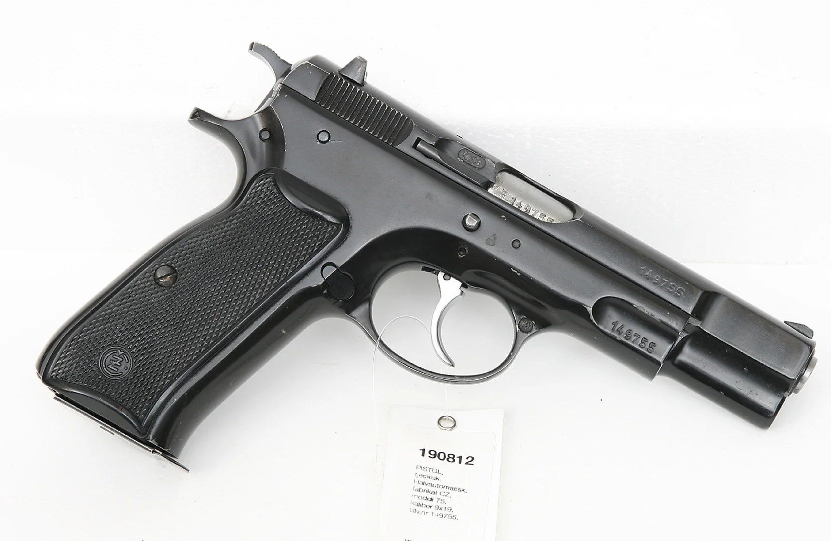 PISTOL, tjeckisk, Halvautomatisk, fabrikat CZ, modell 75, kaliber 9x19, tillv.nr 149755, se-nr SE1058197. — Pistols — Mauritz Widforss