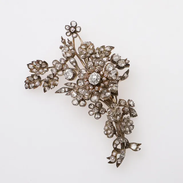 A VICTORIAN DIAMOND FOLIATE SPRAY BROOCH.