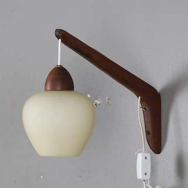 VÄGGLAMPA, omkring 1900-talets mitt.