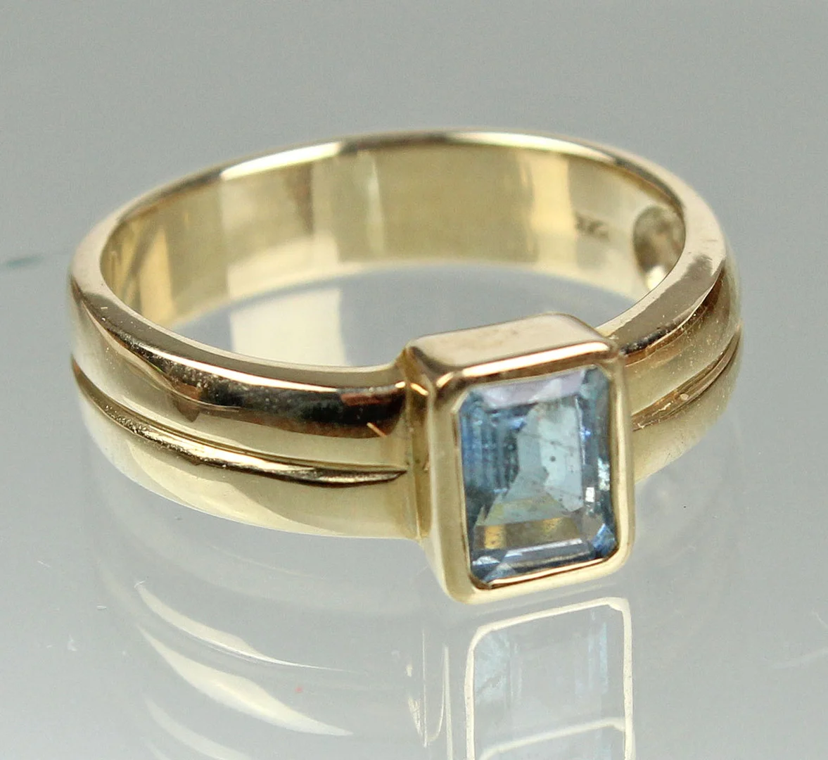 AQUAMARIN RING, Gold 375. — Rings — Auktionshaus Bossard