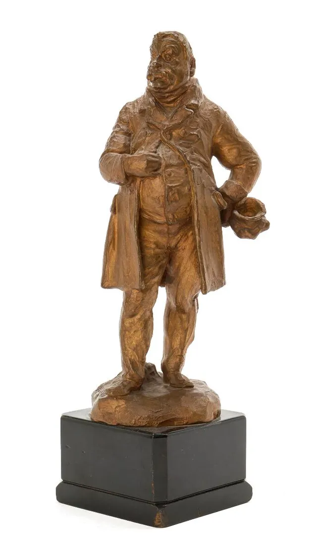 The actor Olaf Poulsen as Lieutenant von Buddinge. Signed Axel Locher. Sculpture of patinated bronze on wooden plinth. H. 42 cm. including plinth.